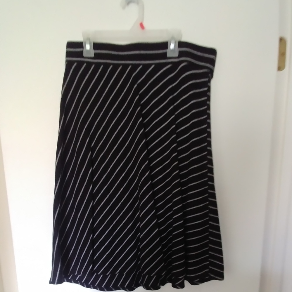 Laura Scott XL knee length skirt
